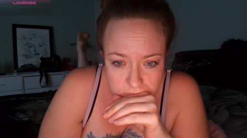 Juli Monroe online show from February 4, 2026, 3:23 am