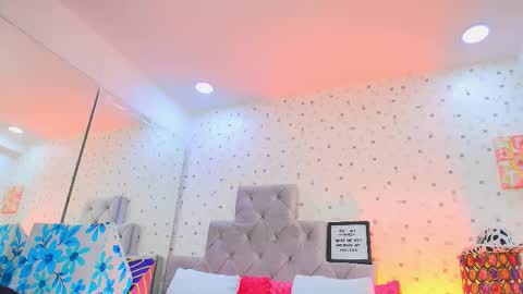 Julieta Reyes   online show from September 22, 2025, 11:45 am