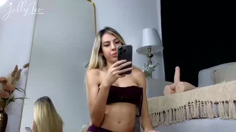 Snapshot of jully_lov chatting on December 2, 2024, 9:39 pm Jully Lov online show from December 2, 2024, 9:39 pm