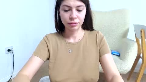 Jully online show from March 9, 2025, 5:17 pm