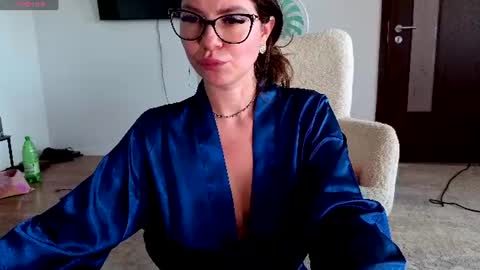 Jully online show from July 4, 2026, 12:44 pm