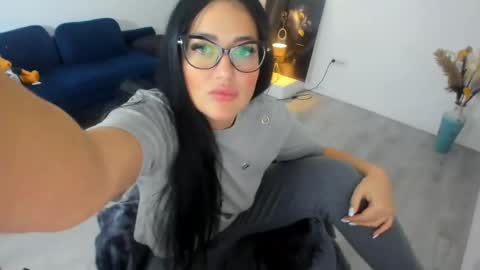 Julya online show from April 22, 2026, 4:59 am