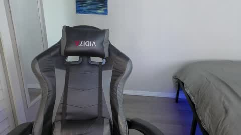 julyclb online show from March 12, 2026, 2:45 pm