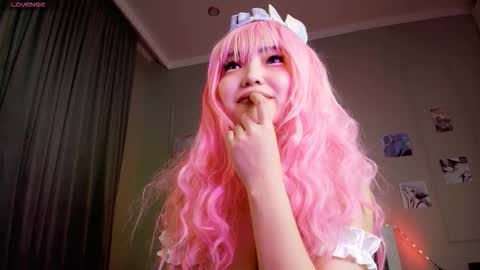 Kira online show from December 19, 2025, 7:32 pm