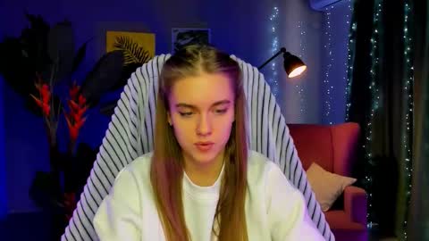 junewoods online show from February 4, 2026, 7:14 am