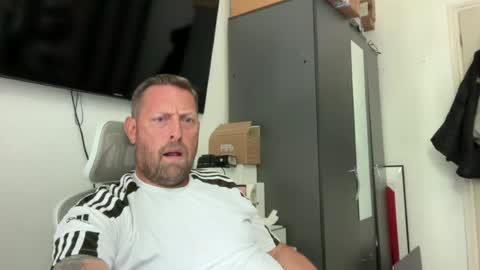 Snapshot of junky345 chatting on June 21, 2026, 12:30 pm Junky online show from June 21, 2026, 12:30 pm