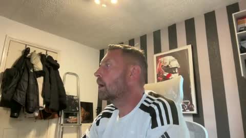 Snapshot of junky345 chatting on August 4, 2026, 1:57 pm Junky online show from August 4, 2026, 1:57 pm