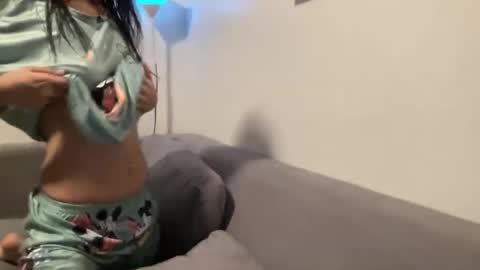 junovaughn online show from October 17, 2025, 12:52 pm