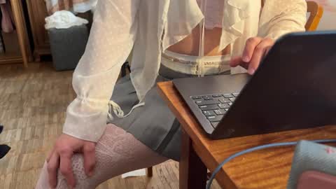 juralen online show from April 12, 2026, 12:43 pm