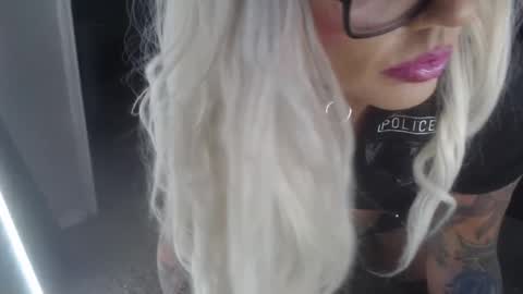 Justagirlboy online show from March 27, 2026, 7:36 am