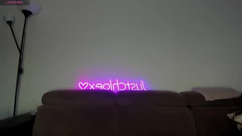 Snapshot of justchloex chatting on October 6, 2025, 6:00 am Chloe online show from October 6, 2025, 6:00 am