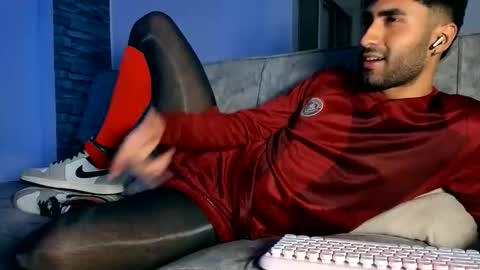 Snapshot of justdavid_ chatting on June 9, 2026, 10:43 pm David online show from June 9, 2026, 10:43 pm
