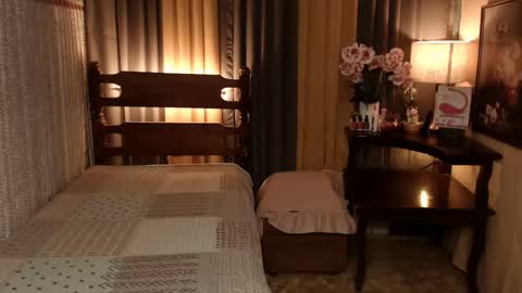 Snapshot of justine_hunk chatting on December 21, 2024, 10:50 am justine_hunk online show from December 21, 2024, 10:50 am