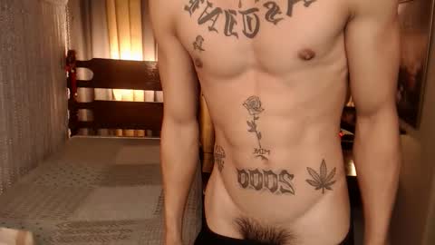 justine_hunk online show from February 18, 2026, 5:31 pm