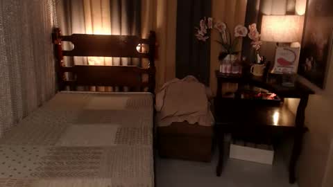 justine_hunk online show from May 25, 2026, 9:43 pm