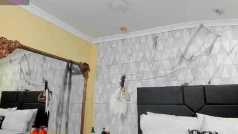 Justine online show from November 3, 2025, 3:52 am