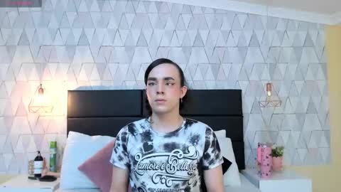 Justine online show from November 19, 2025, 2:44 am