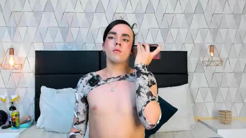 Justine online show from December 2, 2025, 3:23 am