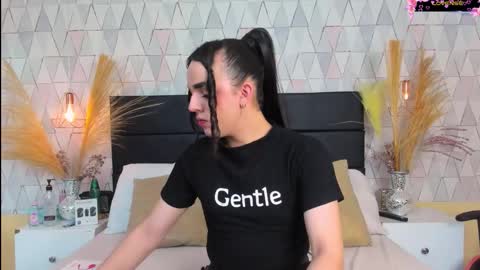 Justine online show from February 18, 2026, 4:19 am