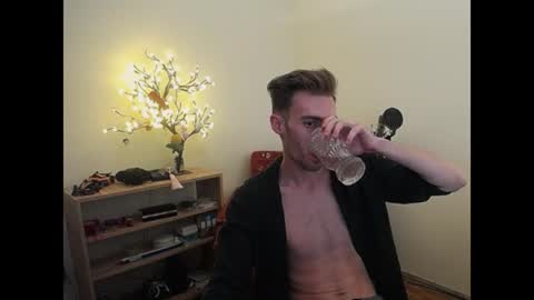 Snapshot of justinnordick chatting on June 29, 2026, 5:02 pm Hologram Guy online show from June 29, 2026, 5:02 pm