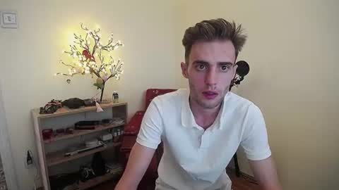 Snapshot of justinnordick chatting on July 1, 2026, 12:51 pm Hologram Guy online show from July 1, 2026, 12:51 pm