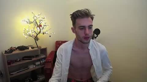 Snapshot of justinnordick chatting on July 5, 2026, 6:20 am Hologram Guy online show from July 5, 2026, 6:20 am