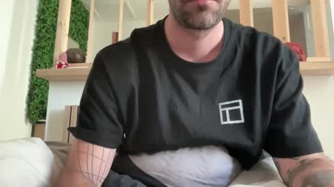 Snapshot of justmeandyou00 chatting on February 13, 2025, 11:17 am justmeandyou00 online show from February 13, 2025, 11:17 am