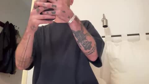 Snapshot of justmeandyou00 chatting on November 7, 2025, 9:53 am justmeandyou00 online show from November 7, 2025, 9:53 am