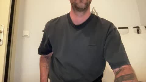 Snapshot of justmeandyou00 chatting on November 14, 2025, 2:49 pm justmeandyou00 online show from November 14, 2025, 2:49 pm