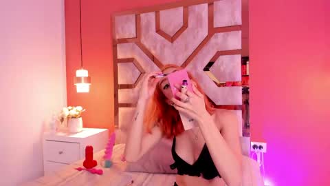 Mia online show from April 10, 2026, 7:29 pm