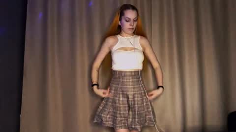 Lina online show from October 8, 2025, 9:12 pm