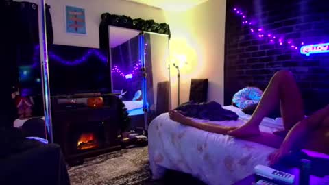 Eetantungfuk Mias online show from December 10, 2024, 1:00 pm