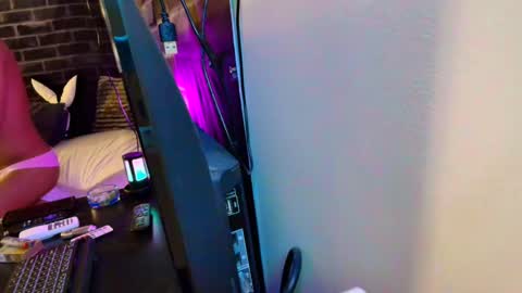 Eetantungfuk Mias online show from December 12, 2024, 1:39 pm