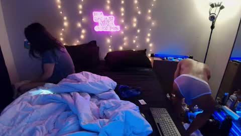 Eetantungfuk Mias online show from January 20, 2025, 7:36 am