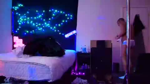 Eetantungfuk Mias online show from February 7, 2025, 1:01 pm