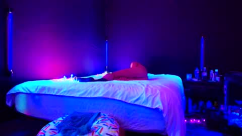 Eetantungfuk Mias online show from February 16, 2025, 1:05 pm