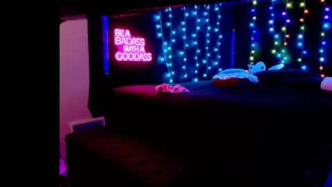 Eetantungfuk Mias online show from February 23, 2025, 7:55 am