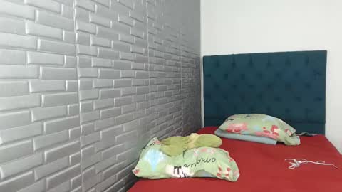 juviaandgray online show from January 19, 2025, 12:17 am