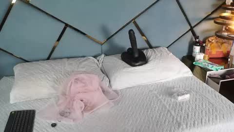 kaarol_sm online show from April 1, 2026, 3:07 am