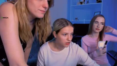 kaela_spell_ online show from November 23, 2025, 9:25 pm