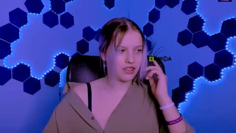 kaela_spell_ online show from March 25, 2026, 9:59 am