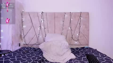 Kaela online show from December 20, 2024, 1:43 pm