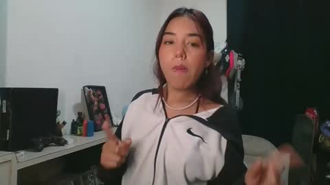 KAHELIINDEPENDENT MODEL online show from October 23, 2025, 5:55 pm