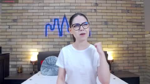 Kaila Lewis online show from September 18, 2025, 6:43 pm