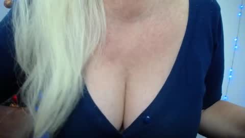 Snapshot of kamaliasim chatting on December 1, 2024, 10:21 pm KamaliaSim online show from December 1, 2024, 10:21 pm