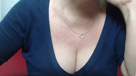 Snapshot of kamaliasim chatting on January 19, 2025, 4:22 am KamaliaSim online show from January 19, 2025, 4:22 am