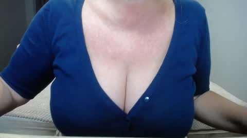 Snapshot of kamaliasim chatting on November 11, 2025, 7:58 pm KamaliaSim online show from November 11, 2025, 7:58 pm