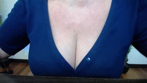 Snapshot of kamaliasim chatting on March 22, 2026, 7:45 am KamaliaSim online show from March 22, 2026, 7:45 am