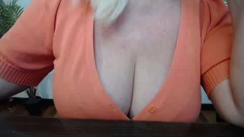 Snapshot of kamaliasim chatting on April 8, 2026, 7:08 am KamaliaSim online show from April 8, 2026, 7:08 am