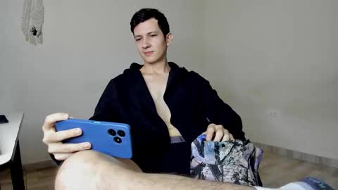 kami_doublehot online show from December 18, 2025, 9:37 am